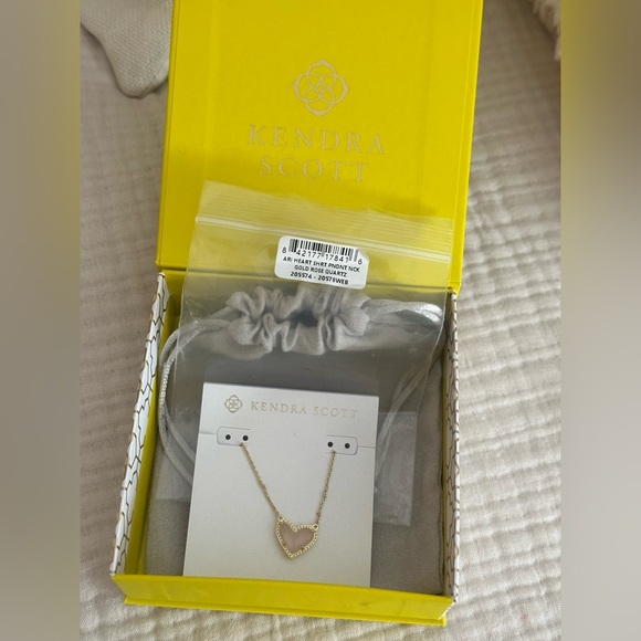 Kendra Scott Ari Heart Gold Pendant Necklace in Rose Quartz - Picture 6 of 6